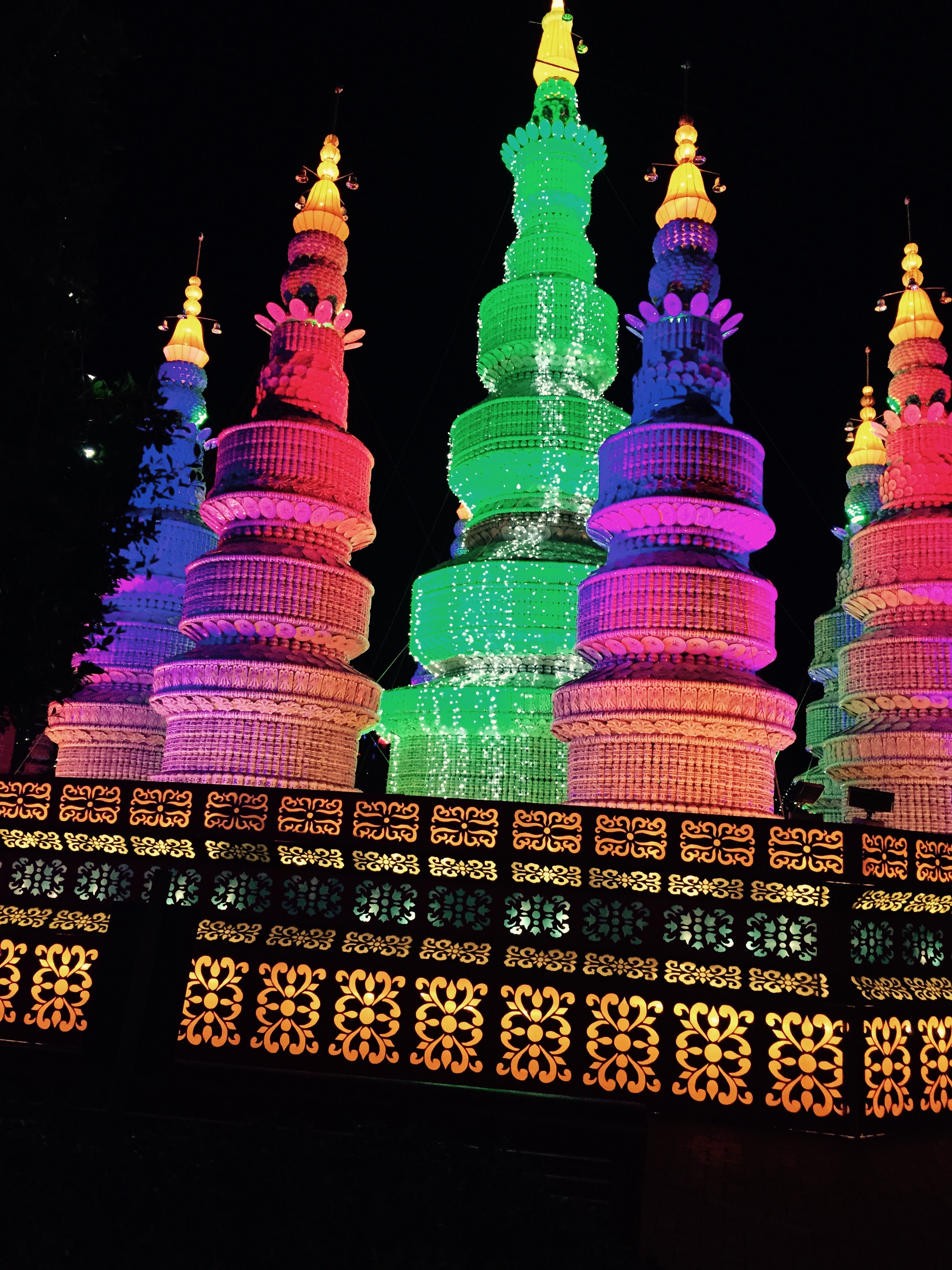 Zoominations Pagoda Made of 63,000 Ceramic Plates and Cups