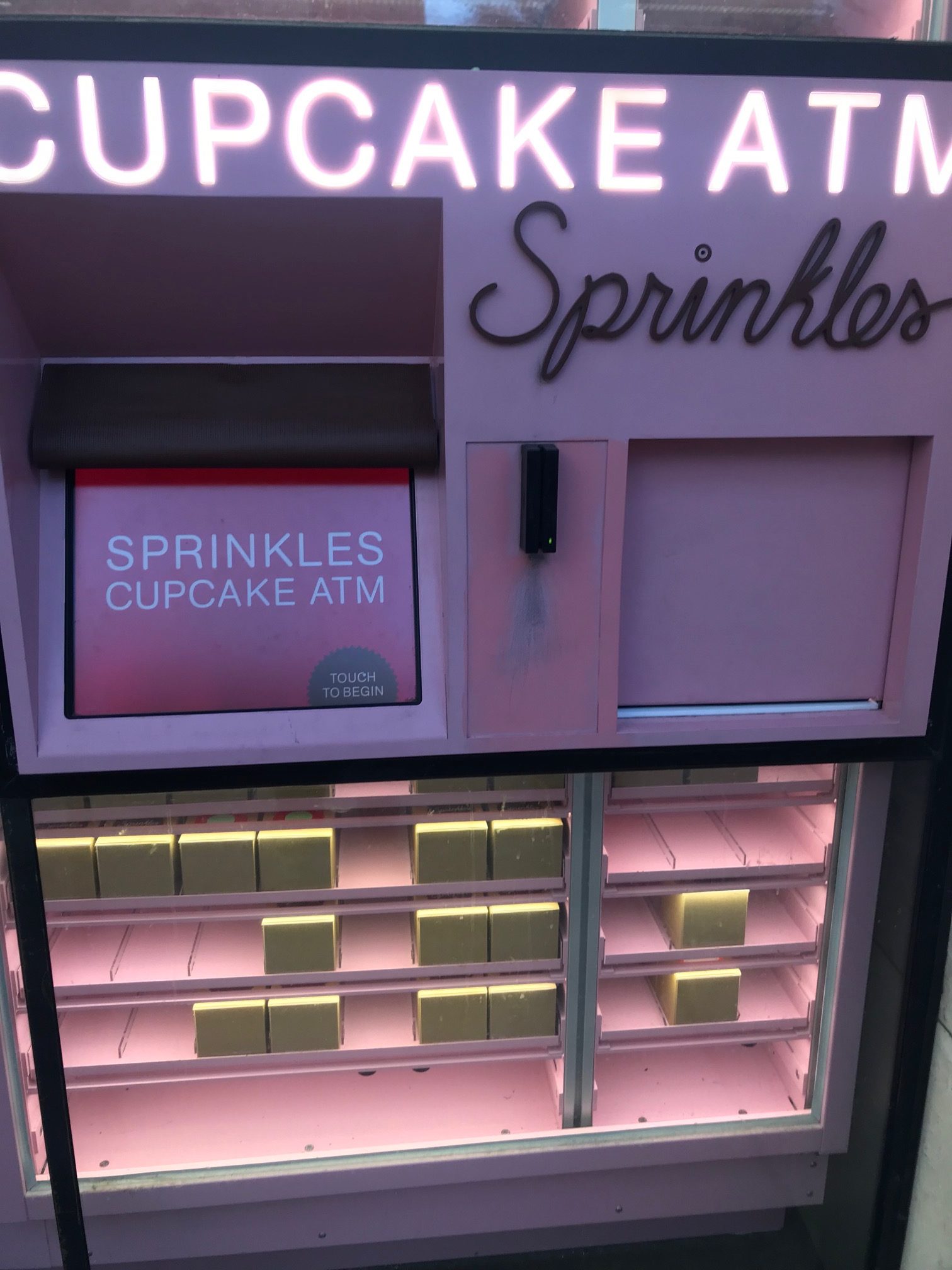 Amazing Treat: Cupcake ATM by Sprinkles, Scottsdale, AZ.